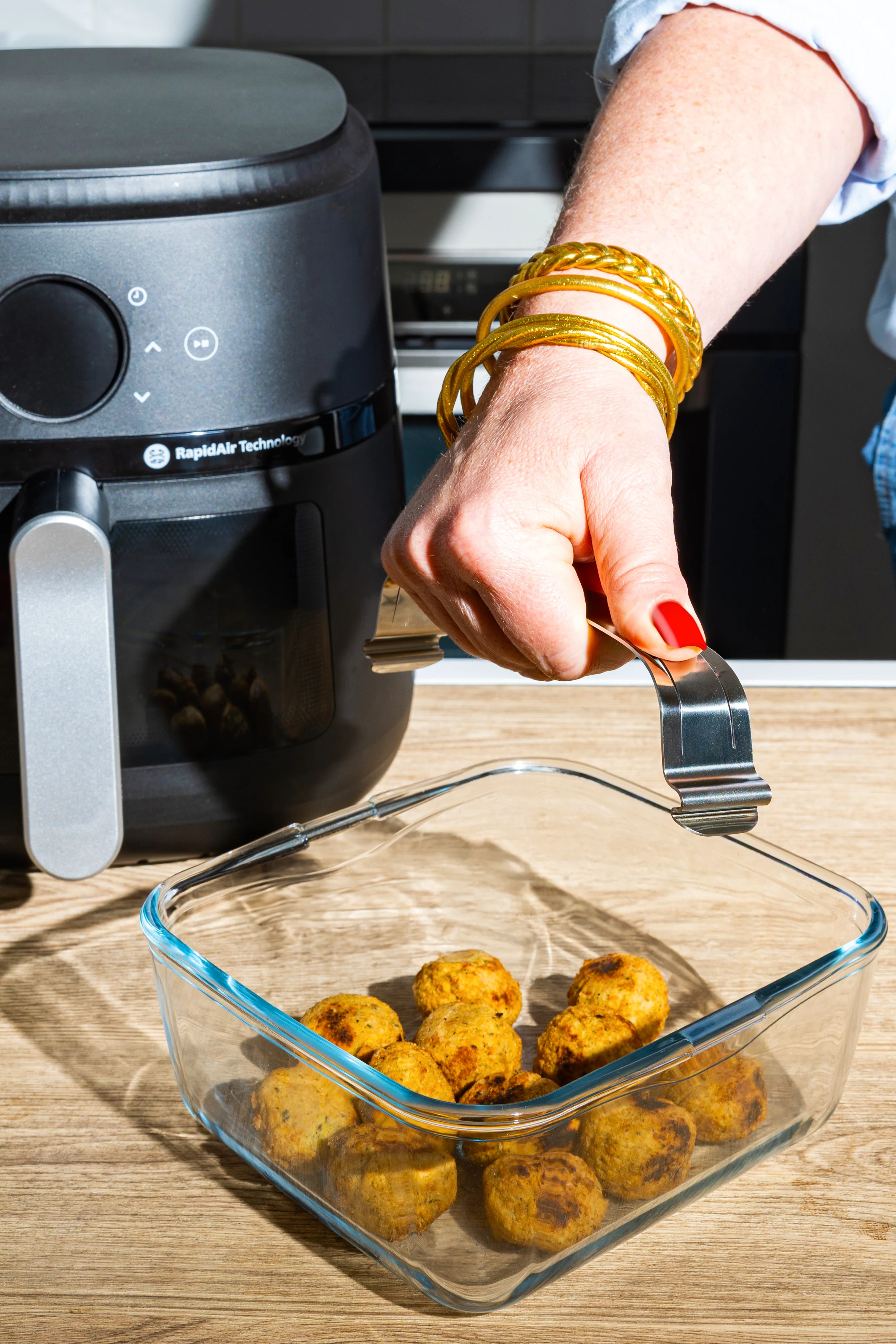 Glass airfryer dish with removable handle - Image 10
