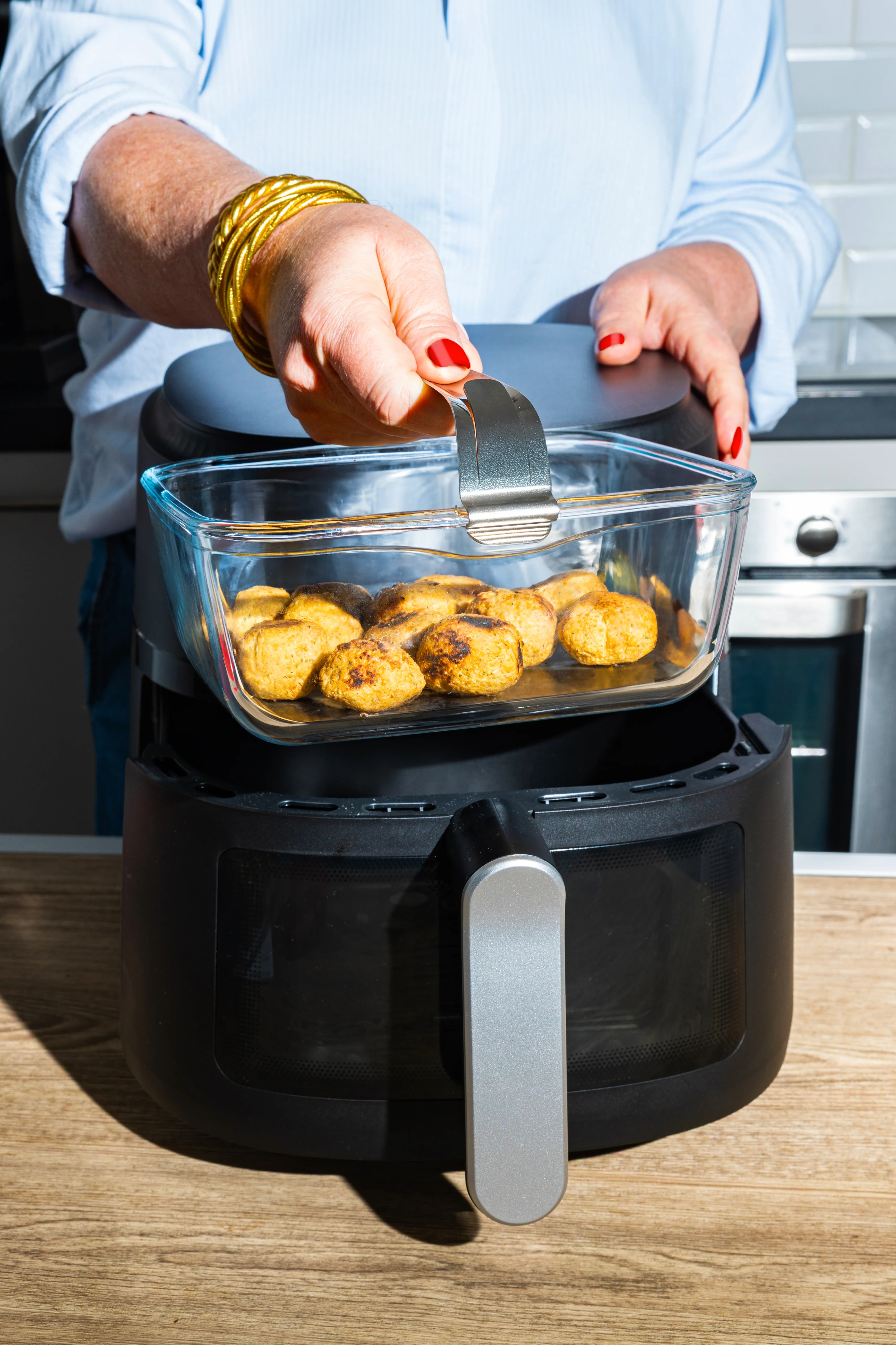 Glass airfryer dish with removable handle - Image 11