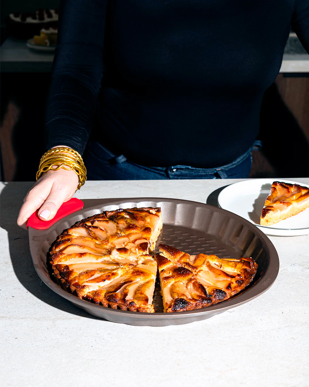 Metal tart tin with silicone grip - asimetriA - Image 5