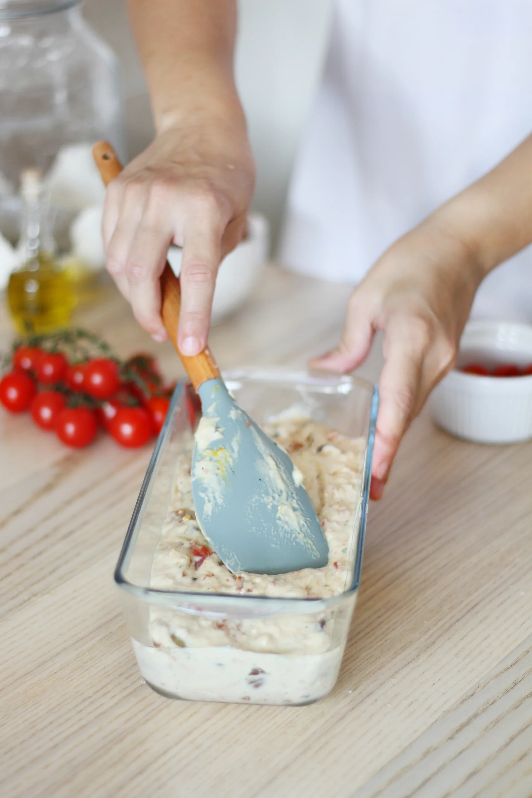 Pastry kit: measuring jug and 2L bowl and tart/loaf tin - Image 9