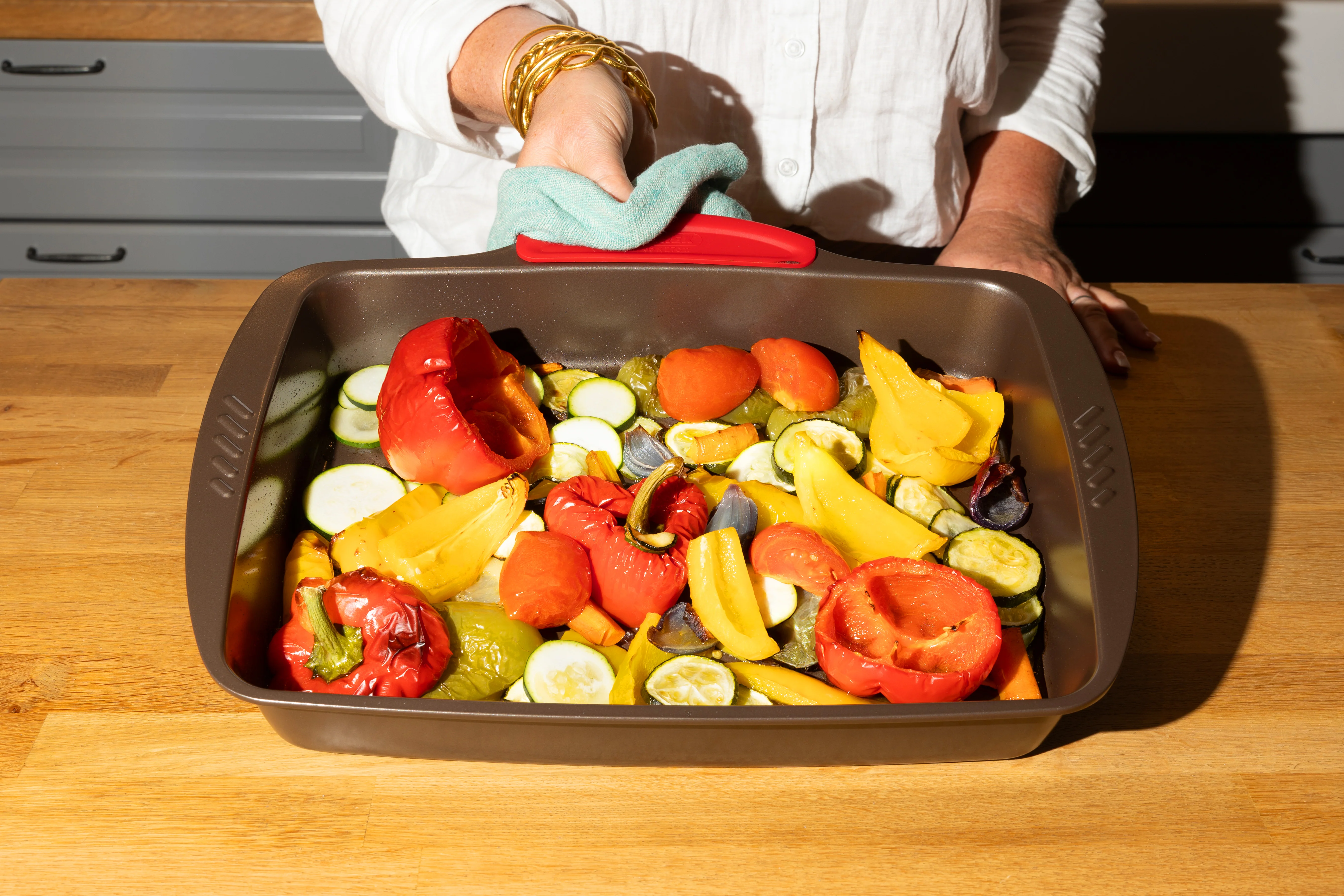 Rectangular metal oven dish with slicone handle - asimetriA - Image 13